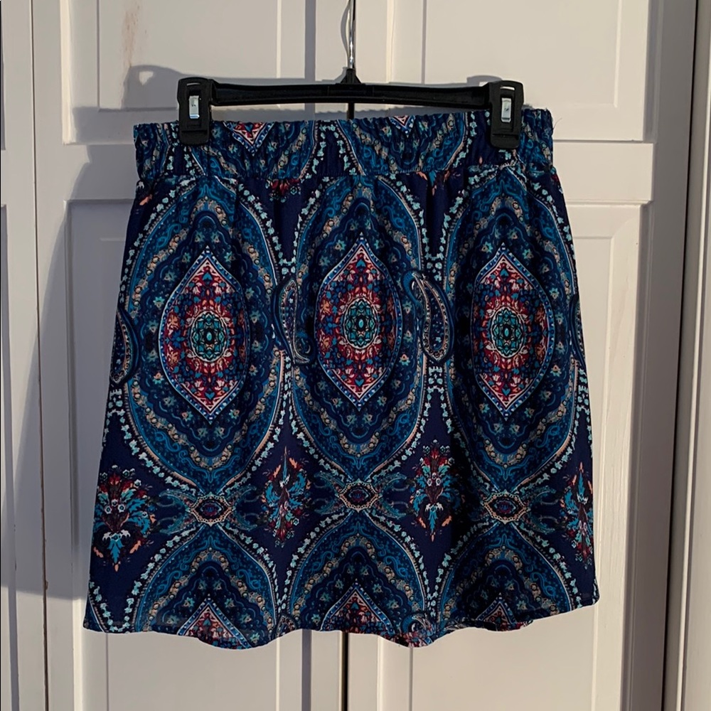 Francesca’s Alya Blue & Red Paisley Mini Skirt EUC